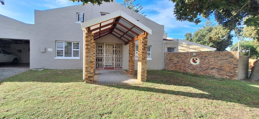5 Bedroom Property for Sale in Elfindale Western Cape